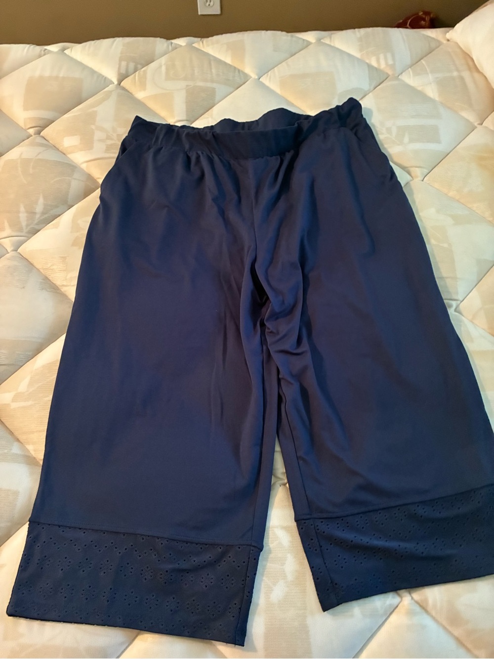 Cuddl Duds Eyelet hem Navy Pull-On Capris with Elastic Waist